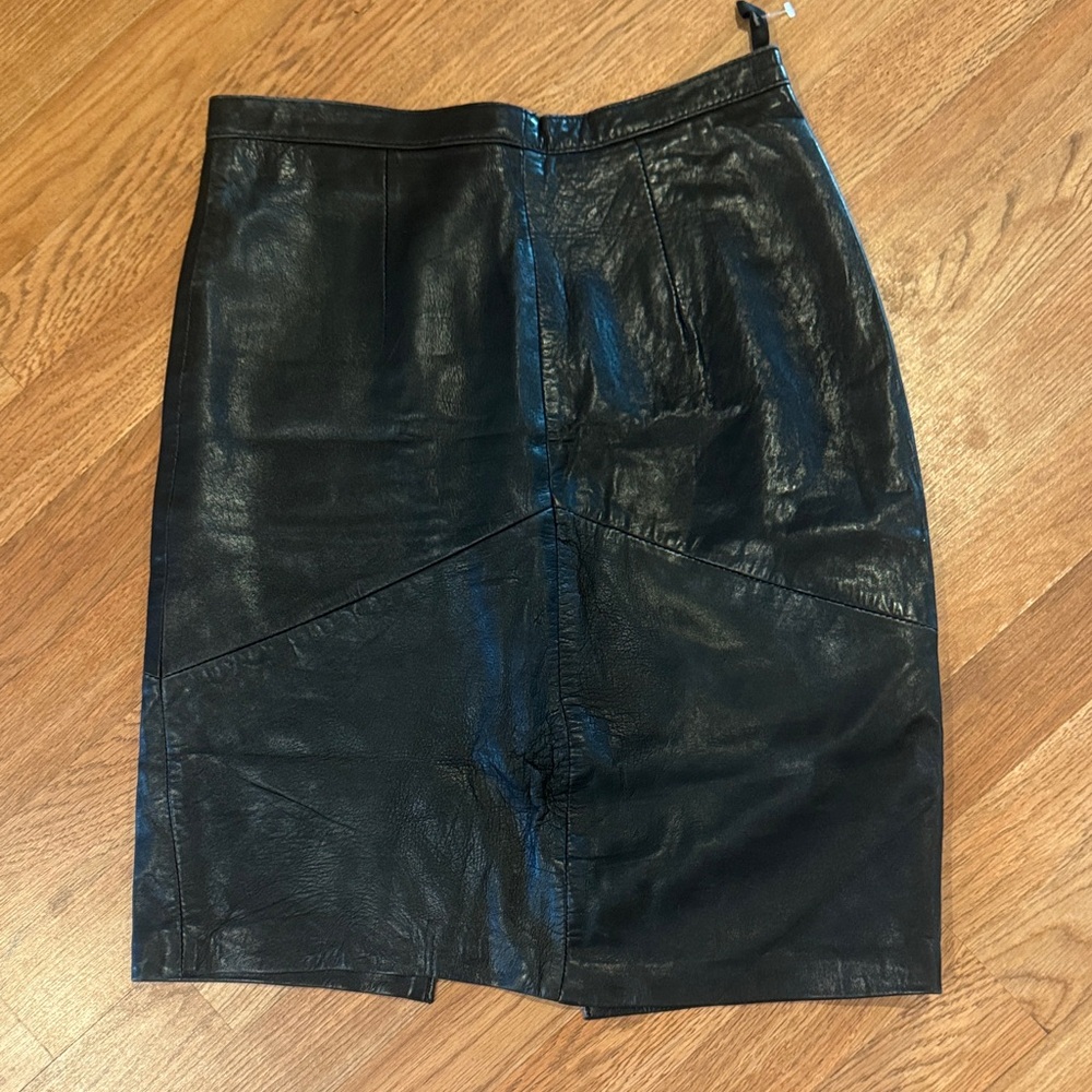 Elegant Black Leather Pencil Skirt